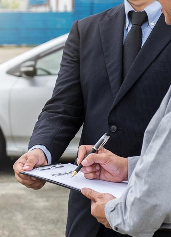 Svelato il mistero del paese dove la met&agrave; degli abitanti non ha l&rsquo;assicurazione auto (pi&ugrave; di Napoli). Siamo stati a Oldenico di Vercelli, che non &egrave; il Bronx ma ha una concessionaria&hellip; 