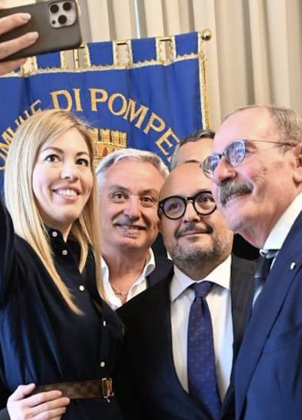 Ma dove vai se l&rsquo;assistente personale non ce l&rsquo;hai? Sangiuliano con la &ldquo;ragazza immagine&rdquo; Maria Rosaria Boccia come Salvador Dal&igrave;, Berlusconi e i missini: il potere pretende una simile &ldquo;pompa&rdquo;...