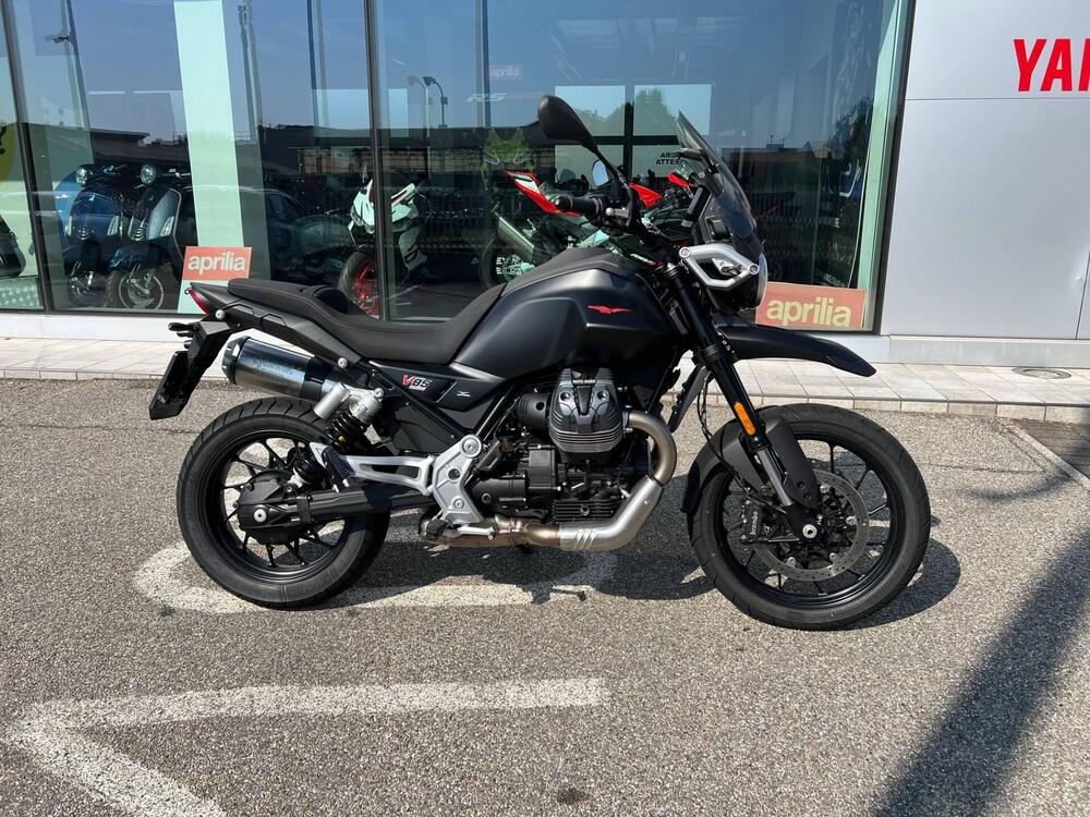 Moto Guzzi V85 Strada (2024 - 25) (3)
