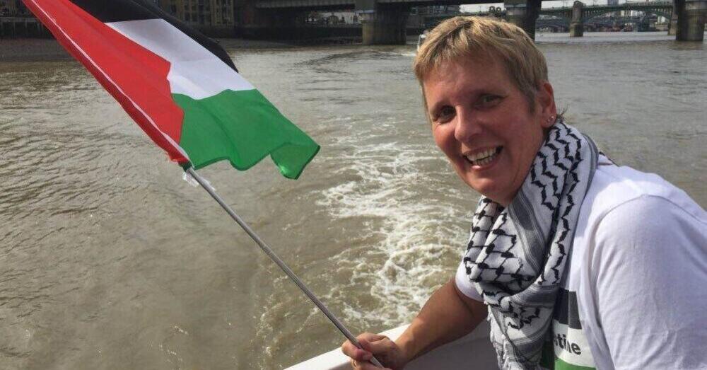 Si pu&ograve; essere arrestati per un retweet su Gaza? S&igrave;, &egrave; successo all&rsquo;attivista Sarah Wilkinson. Roger Waters protesta, ma dopo Durov, Musk e Zuckerberg dovremmo preoccuparci tutti&hellip;