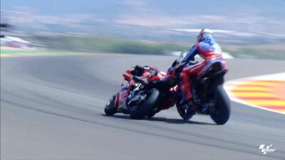 MotoGP 2024. GP di Aragon. Il video e le foto dell'incidente tra Alex Marquez e Pecco Bagnaia [VIDEO e GALLERY]