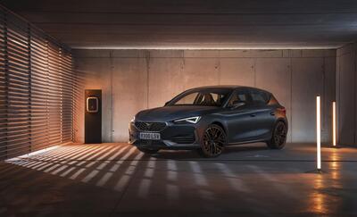 Cupra Leon 1.5 Hybrid come va su strada. E in pista con la TCR [VIDEO]