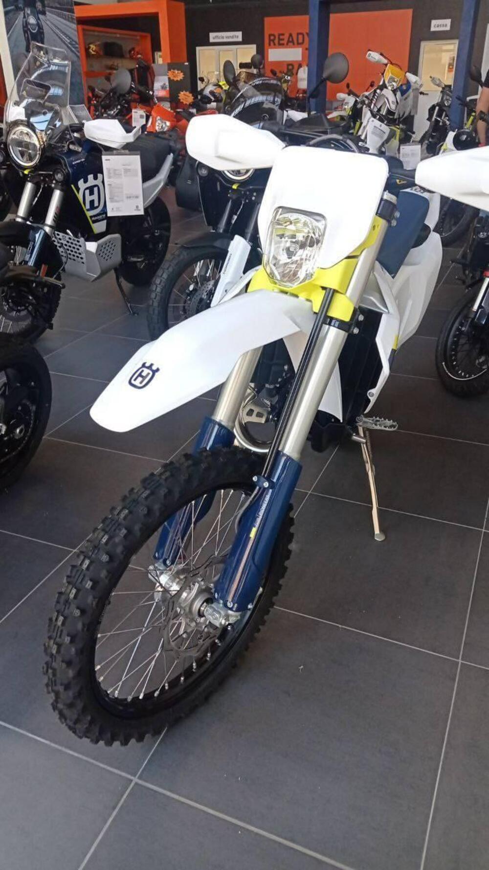 Husqvarna TE 125 (2025) (2)