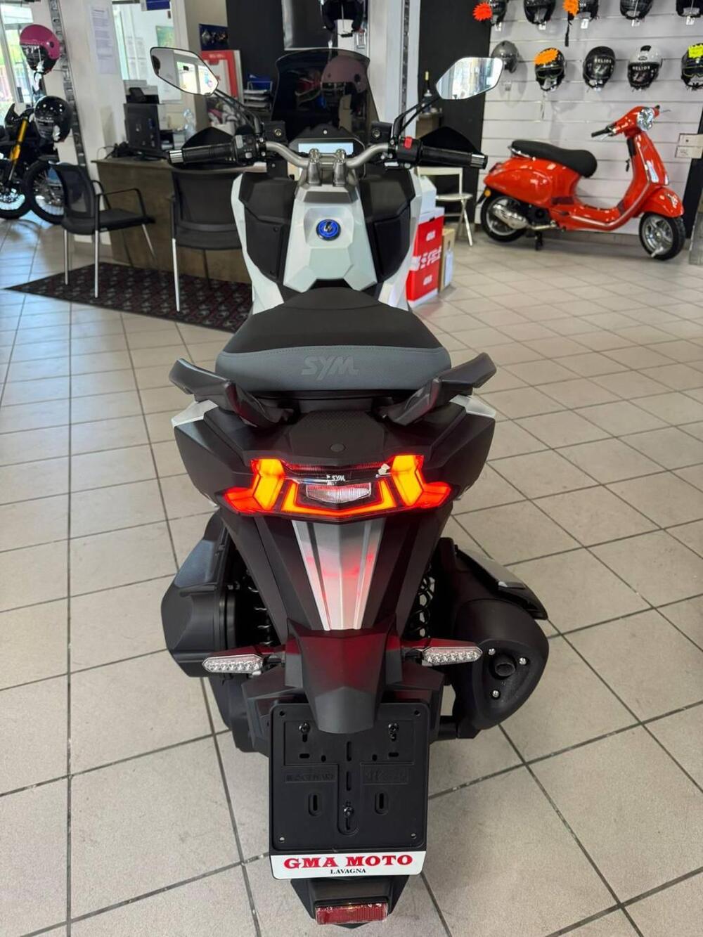 Sym ADX 300 (2024 - 25) (2)