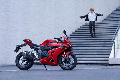 Novit&agrave; QJMotor SRK800RR: gi&agrave; disponibile la nuova sportiva cinese, far&agrave; breccia nel mercato?