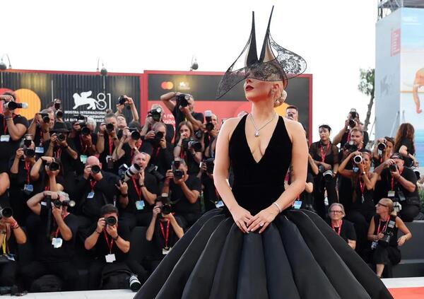 La Mostra e altri mostri. Pagelle da Venezia 2024: Lady Gaga &egrave; la vera (Harley) Quinn sul red carpet di &ldquo;Joker: Folie &agrave; Deux&rdquo; (10), Pietro Castellitto fa lo show (10), ma Sveva Alviti &ldquo;grande punto di domanda&rdquo; (5), ed Eva Henger...