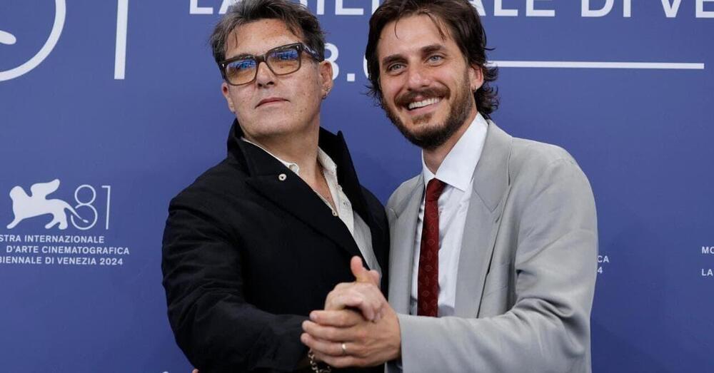 La Mostra e altri mostri. Pagelle da Venezia 2024: Luca Marinelli bellissimo sul red carpet di &ldquo;M - Il figlio del secolo&rdquo; (10), Joe Wright stropicciato (5), Isabelle Huppert non ne sbaglia una (9) e Elio Germano&hellip;