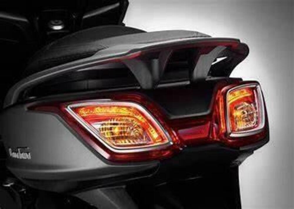 Kymco Downtown 350i TCS (2021 - 25) (2)