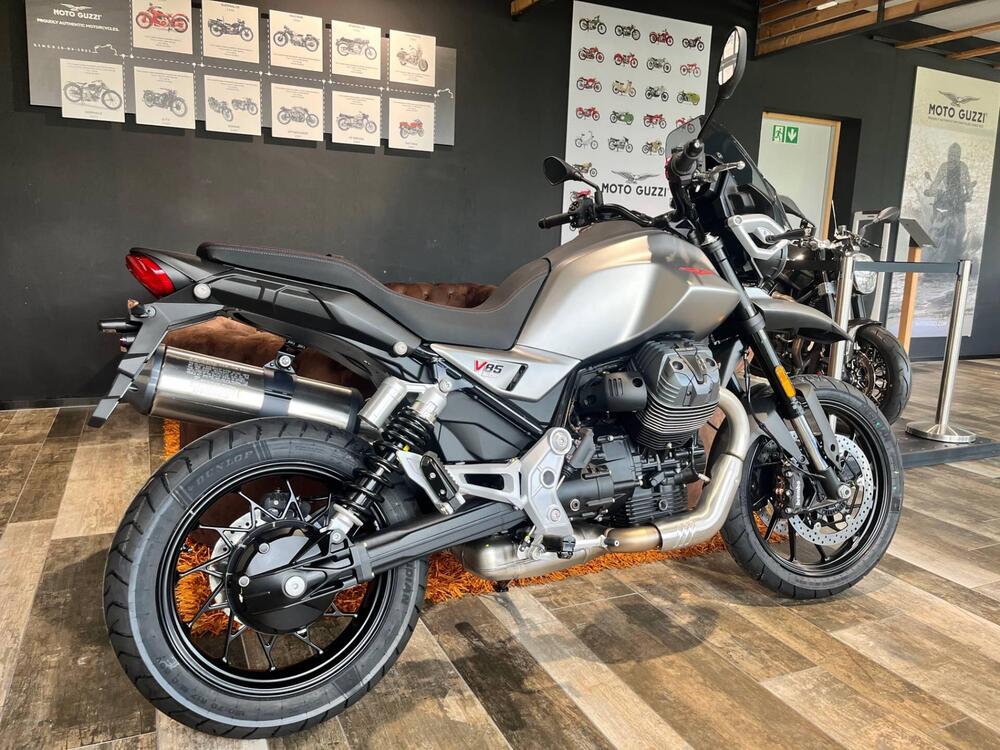 Moto Guzzi V85 Strada (2024 - 25) (3)