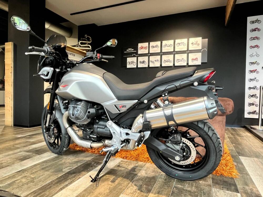 Moto Guzzi V85 Strada (2024 - 25) (5)