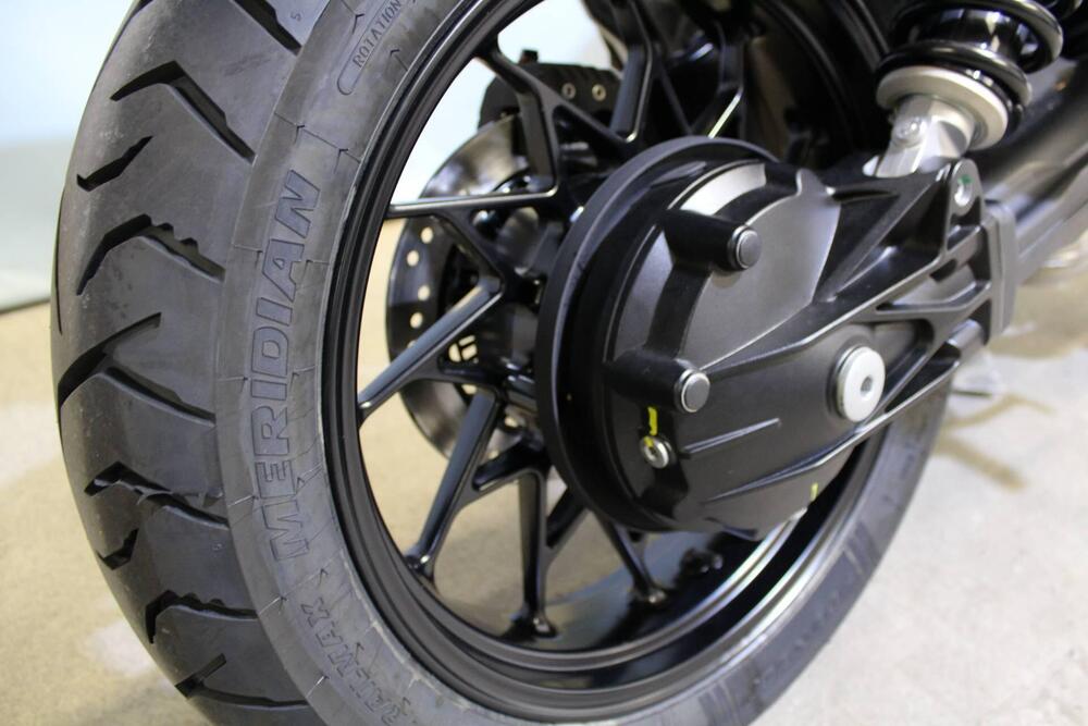 Moto Guzzi V85 Strada (2024 - 25) (6)