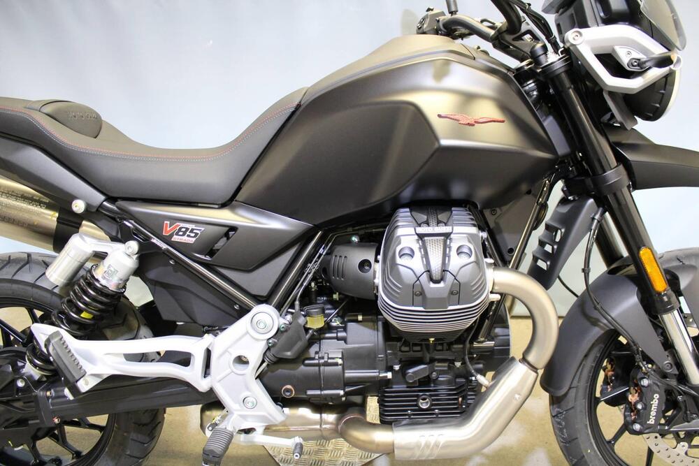 Moto Guzzi V85 Strada (2024 - 25) (9)