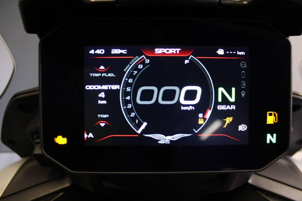 Moto Guzzi V85 Strada (2024 - 25) (3)