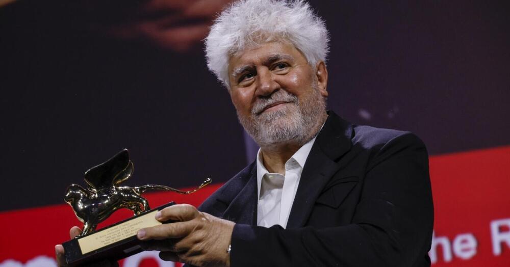 Pedro Almod&oacute;var a 74 anni vince il Leone d&rsquo;Oro per &ldquo;La stanza accanto&rdquo; ed &egrave; ancora il pi&ugrave; figo di tutti. Leone d&rsquo;argento a &ldquo;Vermiglio&rdquo; di Delpero e&hellip; Ecco tutti i vincitori del Festival del cinema di Venezia 2024