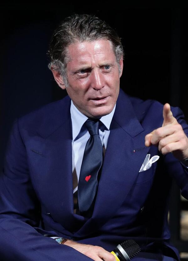 Lapo Elkann: nuovo business, nuovi guai. Anche il ristorante Garage Italia Milano &egrave; un flop? Carlo Cracco ha preferito mollare. Non bastava Italia Independent?