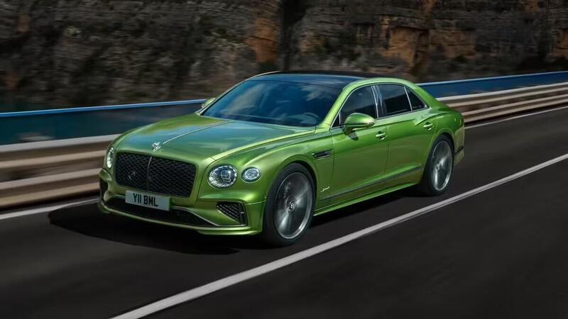 Bentley, la Flying Spur diventa PHEV: le novit&agrave; della nuova generazione