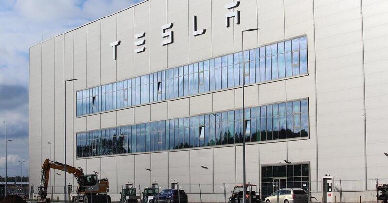 Dazi auto Cina, l&#039;UE potrebbe ridurli per Tesla e Geely 