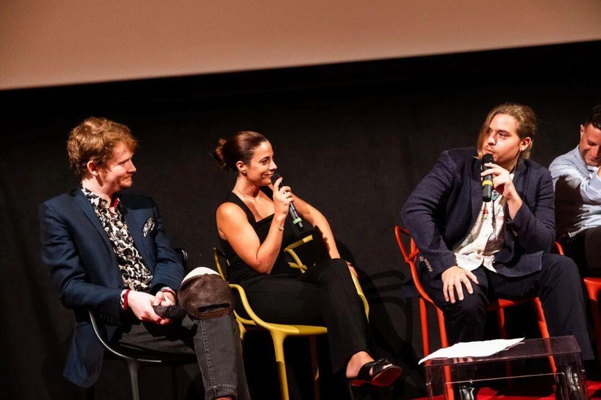 Da sinistra: il regista e attore statunitense Luke Spencer Roberts, Aliz&eacute; Latini e l&rsquo;attore Dylan Sprouse, durante una discussione a proposito del film &ldquo;The Duel&rdquo; al N&ograve;t Film Fest di Santarcangelo di Romagna, 2024