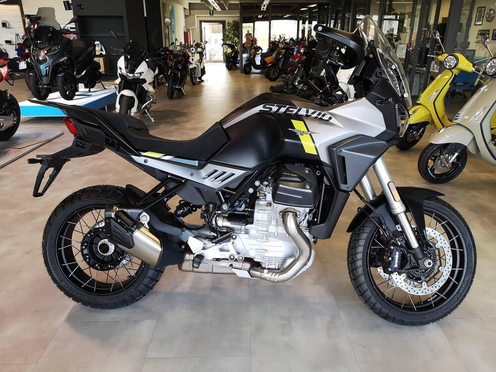 Moto Guzzi Stelvio (2024 - 25)