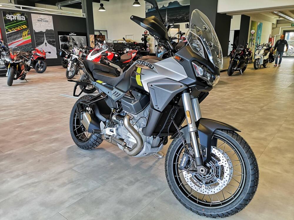 Moto Guzzi Stelvio (2024 - 25) (2)