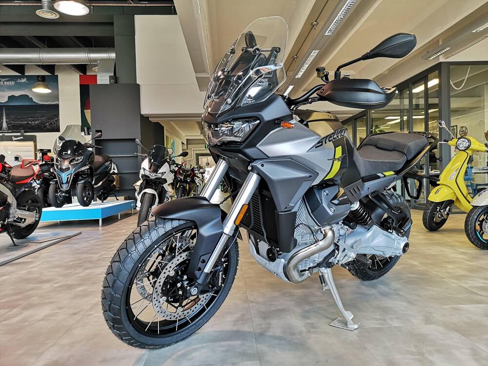 Moto Guzzi Stelvio (2024 - 25) (4)