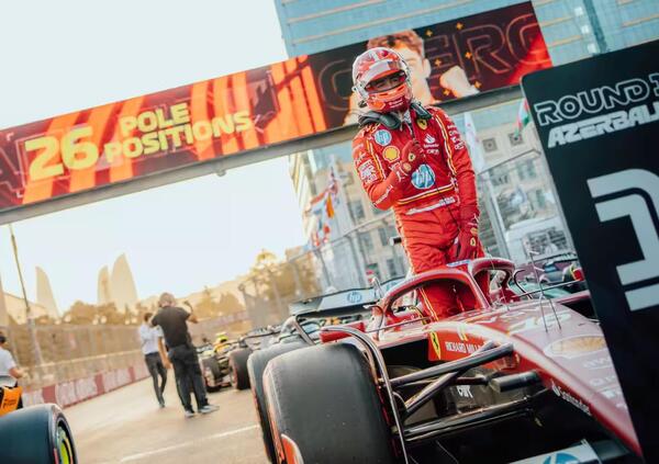 Charles Leclerc e la storia d&#039;amore con Baku: quattro pole consecutive, il ricordo del padre e il sogno del primo successo 