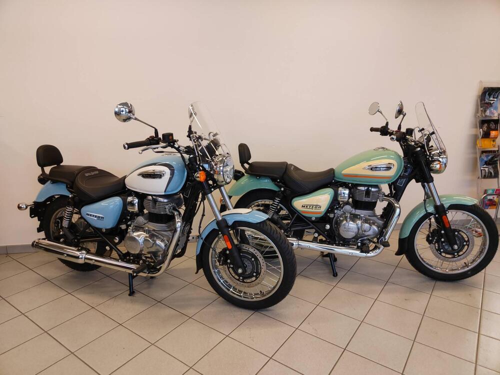 Royal Enfield Meteor 350 Aurora (2024 - 26) (2)