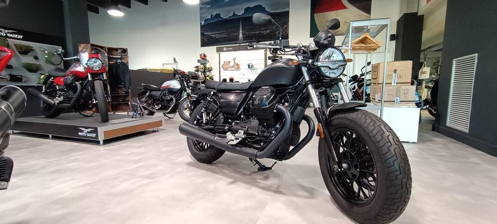 Moto Guzzi V9 Bobber (2021 - 25) (2)