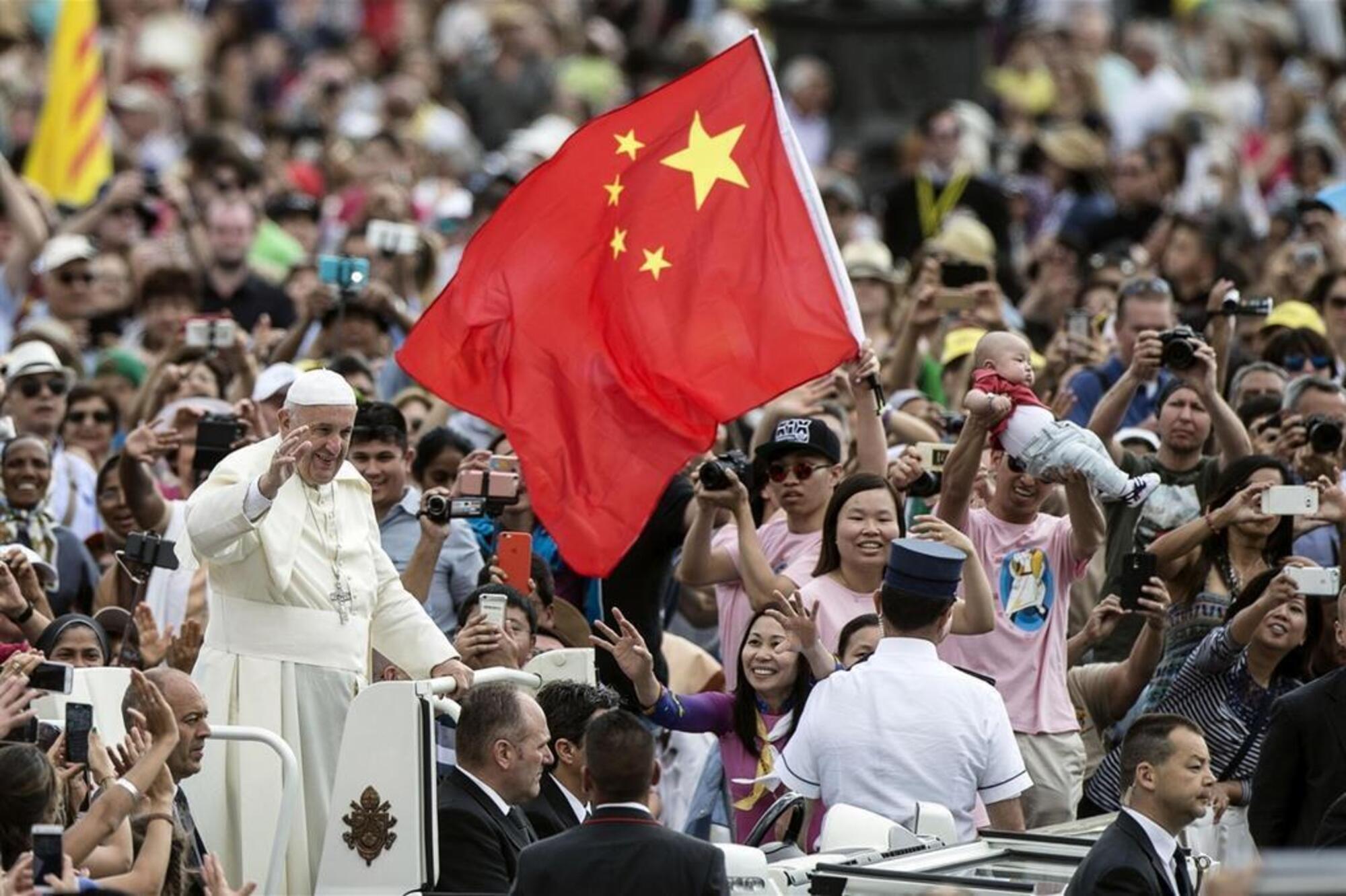 Papa Francesco a San Pietro con un gruppo di fedeli cinesi (2018)