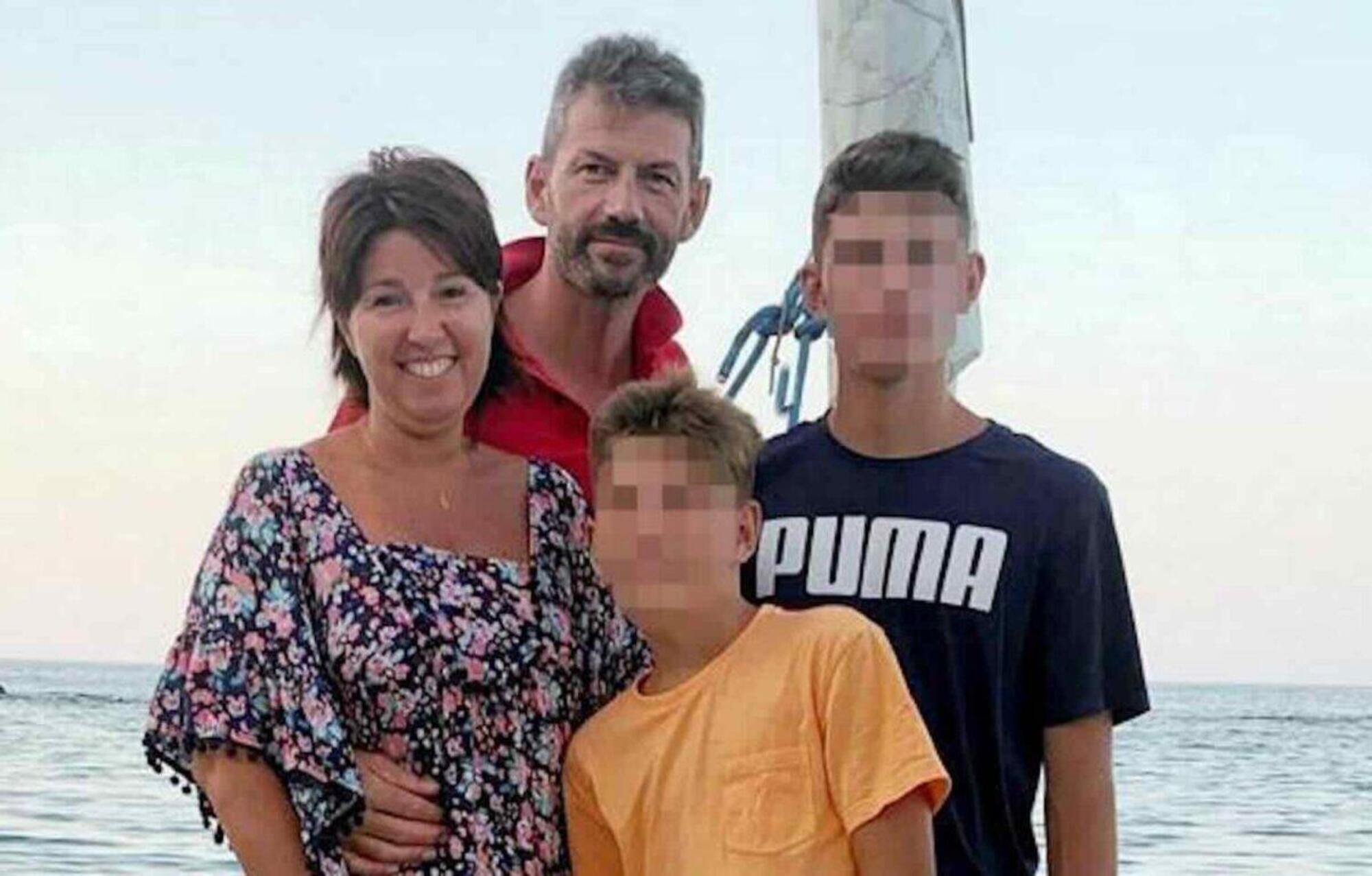 Riccardo (a destra) e la sua famiglia che ha sterminato