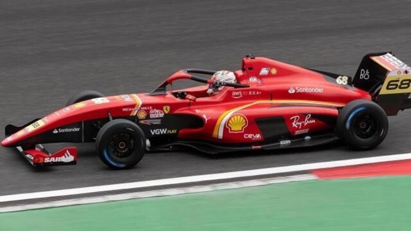 La finta Ferrari &quot;oscurata&quot; nella F4 cinese: era una copia illegale