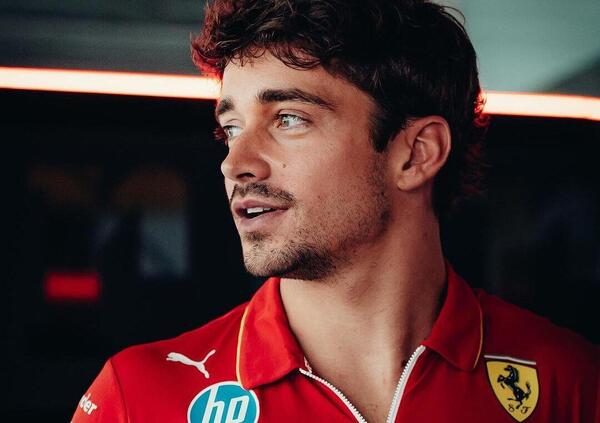 Ma avete visto la nuova Ferrari di Charles Leclerc? Altro che Formula 1, per il Predestinato &egrave; &ldquo;l&rsquo;auto pi&ugrave; bella del momento&rdquo;, e quella promessa di portarla in pista...