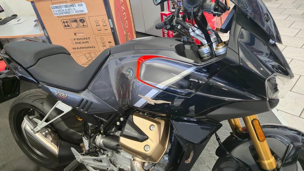 Moto Guzzi V100 Mandello S (2022 - 24) (3)