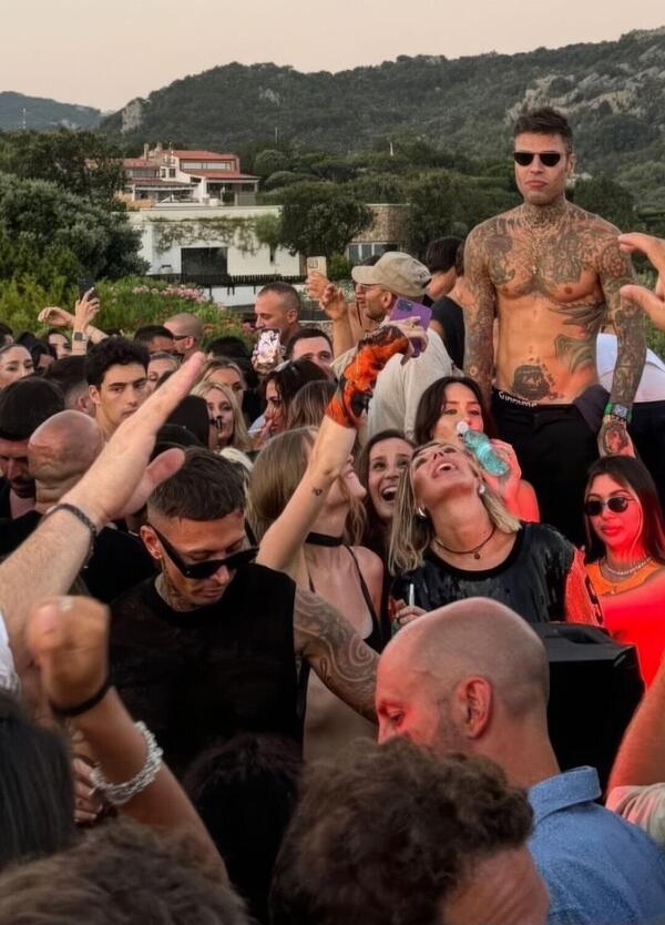 La Costa Smeralda &egrave; diventata un incrocio tra Temptation Island e un video di Fedez e Tony Effe? Ecco perch&eacute; e come i tempi del lusso sofisticato di Lady Diana e Grace Kelly in Sardegna sono finiti