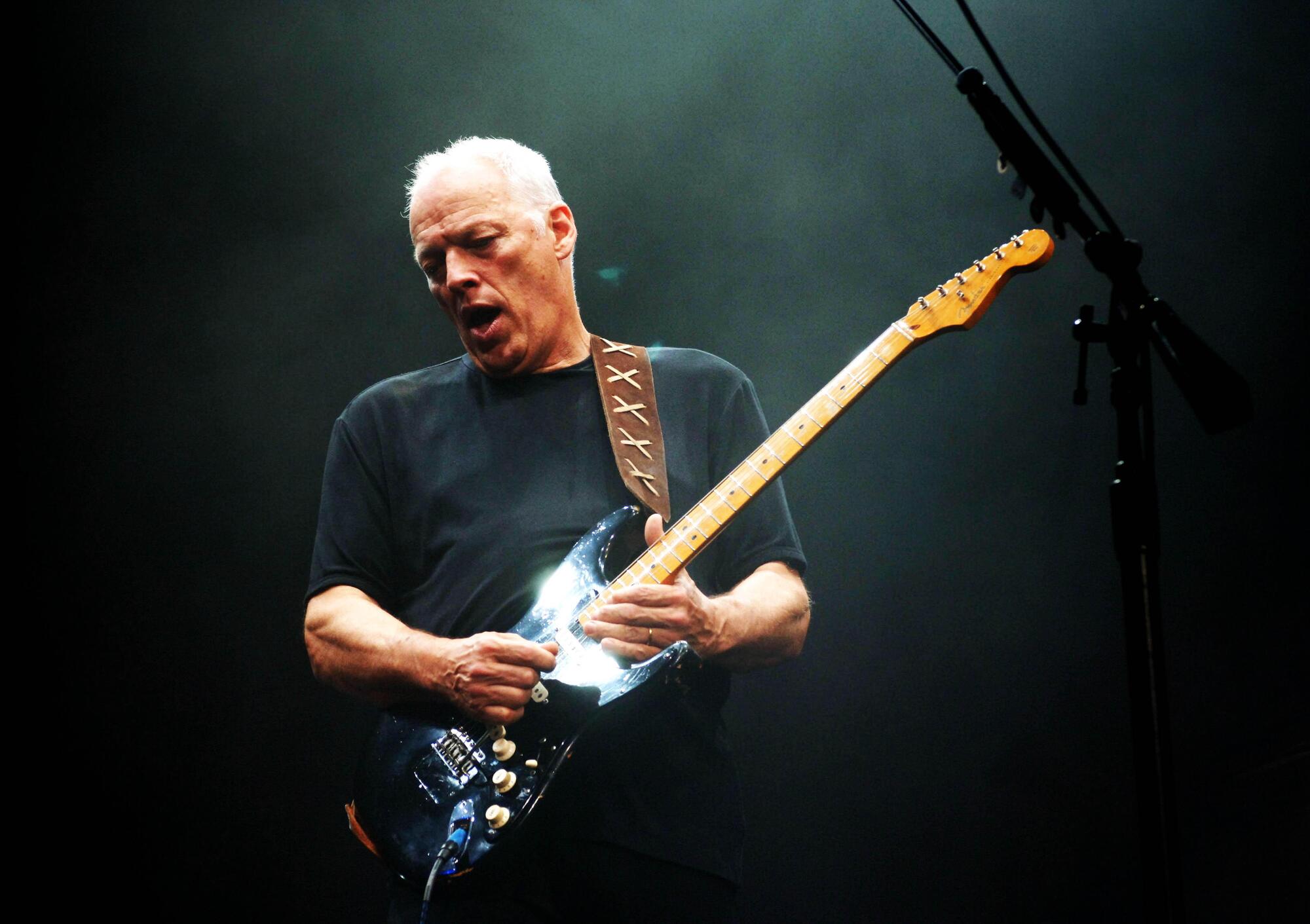 David Gilmour &egrave; uscito con il nuovo disco Luck and Strange