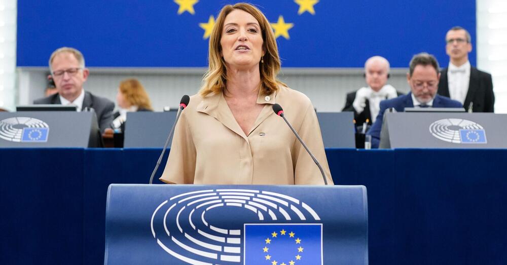 Perch&eacute; Roberta Metsola, presidente del Parlamento europeo, sostiene che lo shipping rientra nella &ldquo;transizione verde&rdquo; quando ha le peggiori emissioni? C&rsquo;entra forse il marito, lobbista di una nota compagnia di navigazione? 