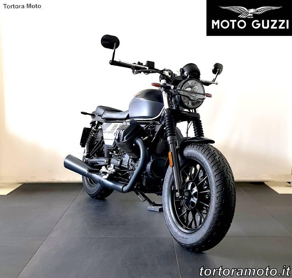 Moto Guzzi V9 Bobber (2021 - 25) (4)