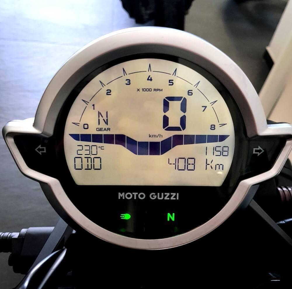 Moto Guzzi V9 Bobber (2021 - 25) (5)