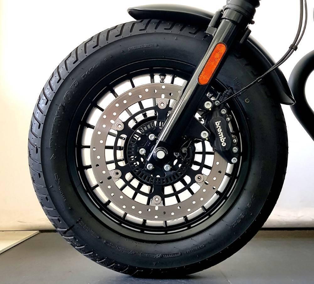 Moto Guzzi V9 Bobber (2021 - 25) (7)