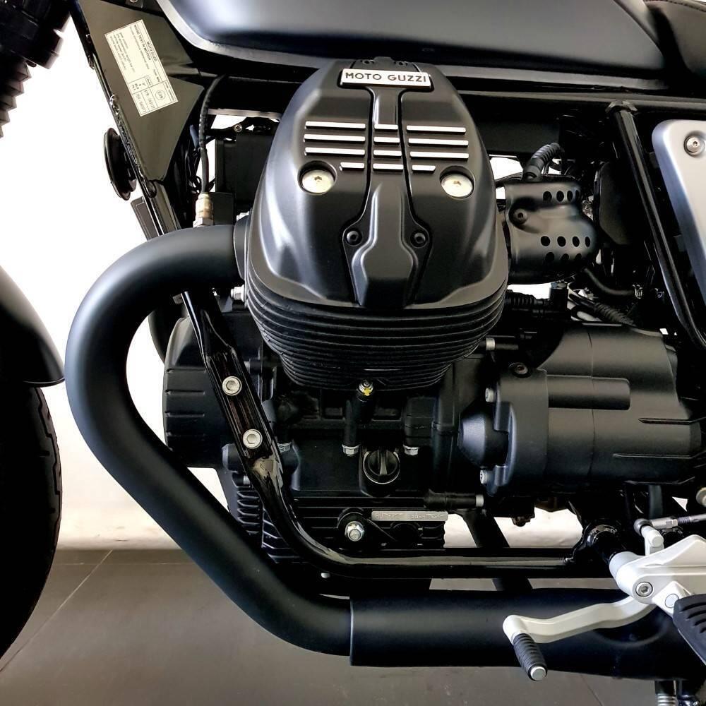 Moto Guzzi V9 Bobber (2021 - 25) (10)