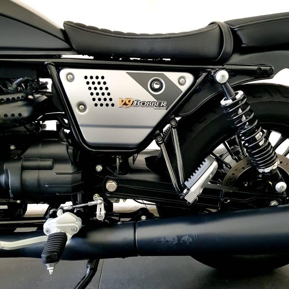 Moto Guzzi V9 Bobber (2021 - 25) (11)