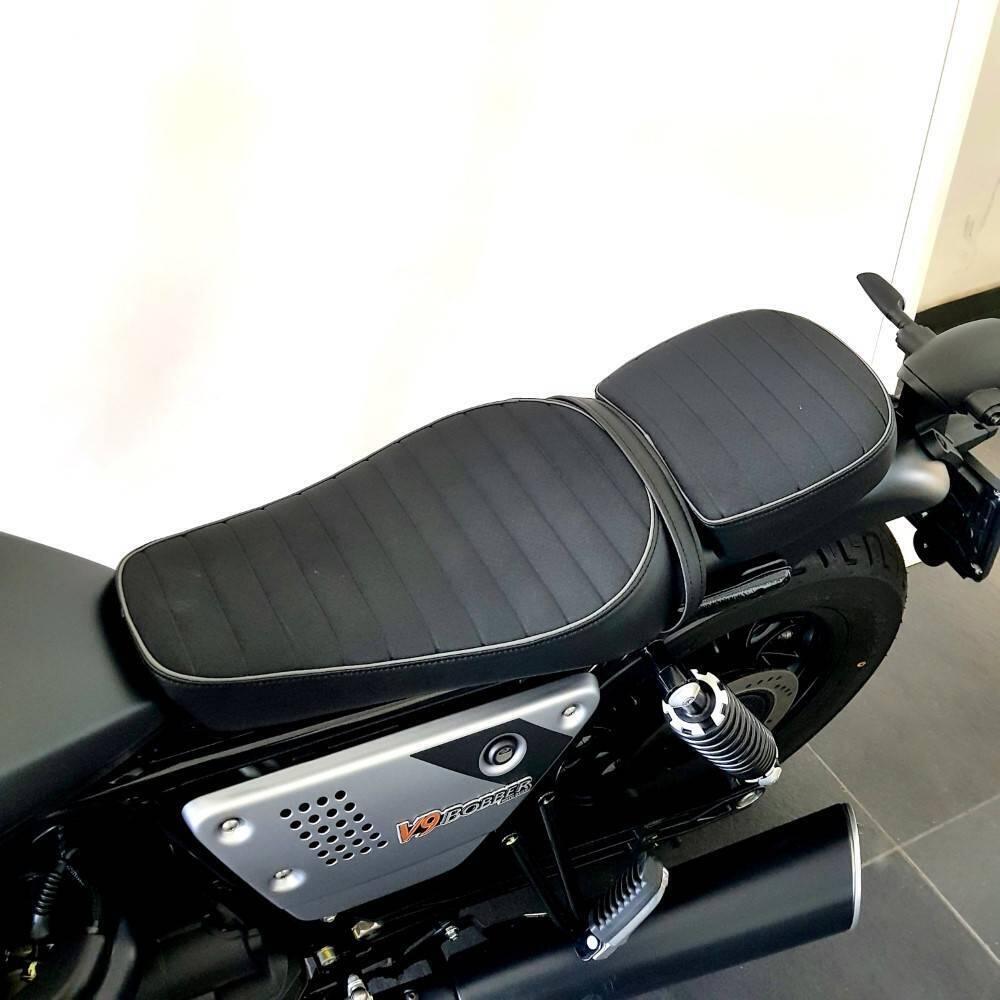 Moto Guzzi V9 Bobber (2021 - 25) (12)