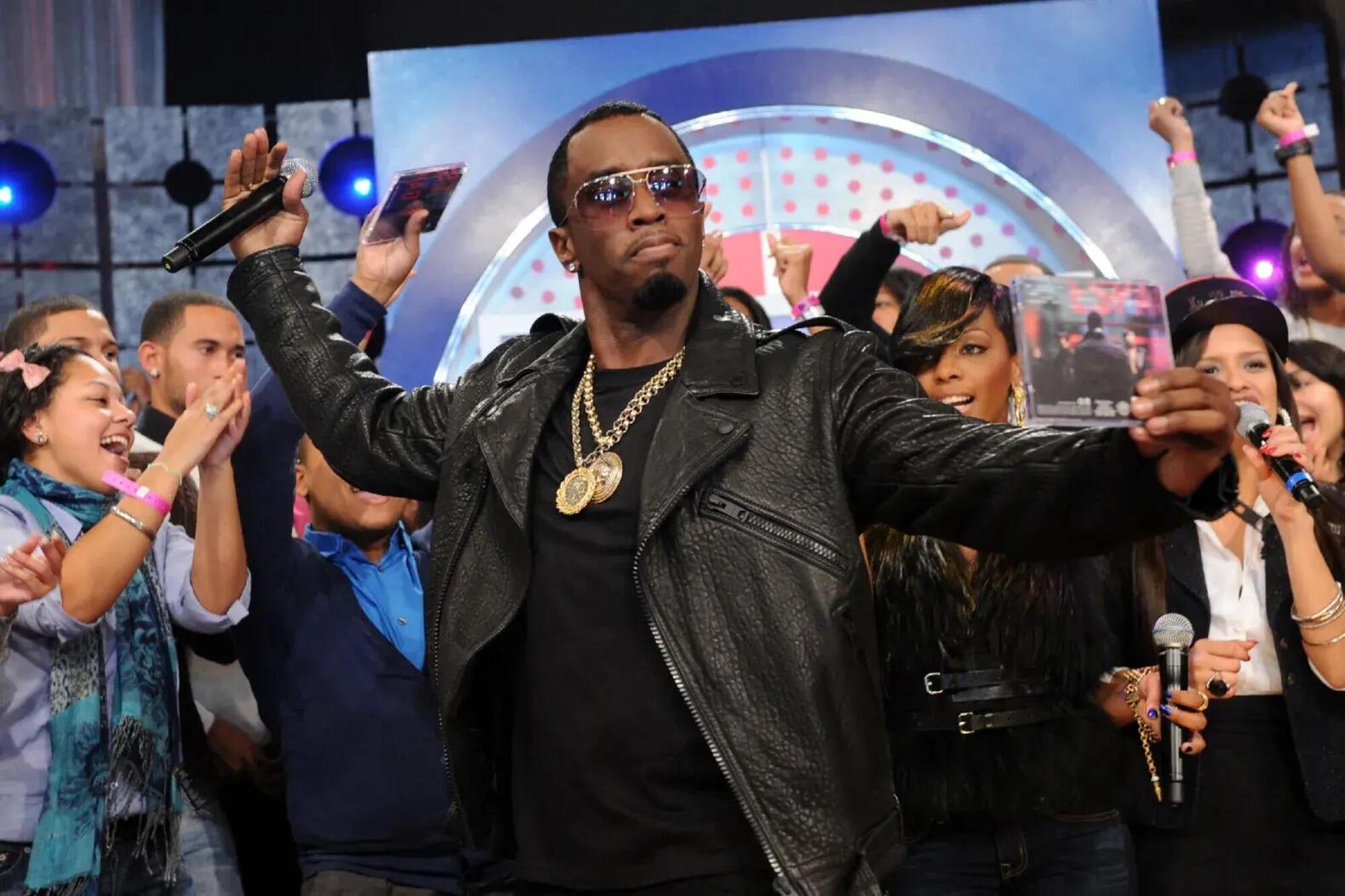 Diddy resta in prigione e intanto la sua musica in streaming aumenta. E adesso spunta anche una lista degli invitati alle sue feste: da Leonardo DiCaprio a Justin Bieber. E Kanye West nel 2022 accusata Sean Combs (ex Puff Daddy)&hellip;