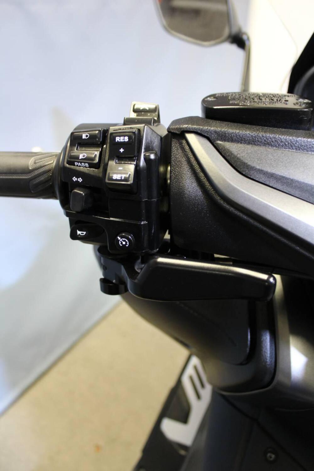 Yamaha T-Max 560 Tech Max (2020) (10)