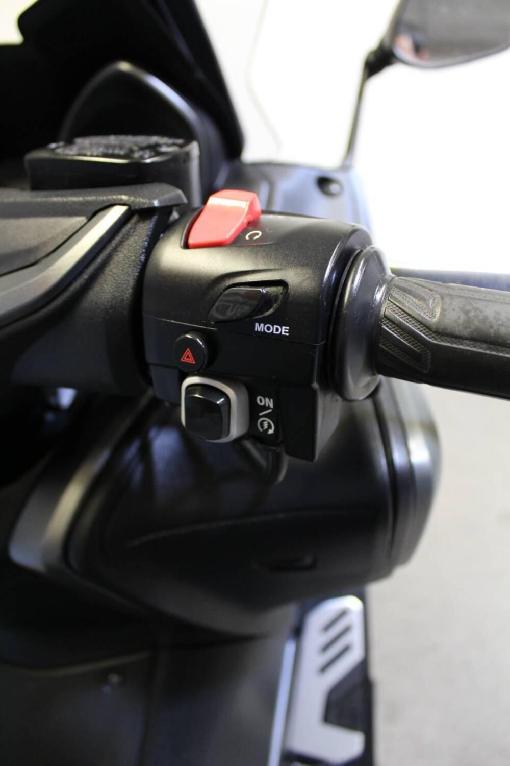 Yamaha T-Max 560 Tech Max (2020) (11)