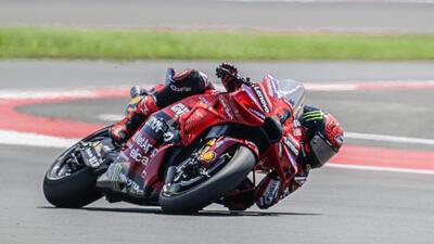 MotoGP 2024. GP dell'Indonesia. Pecco Bagnaia sfrutta l'errore di Jorge Martin e vince la Sprint di Mandalika! [RISULTATI]