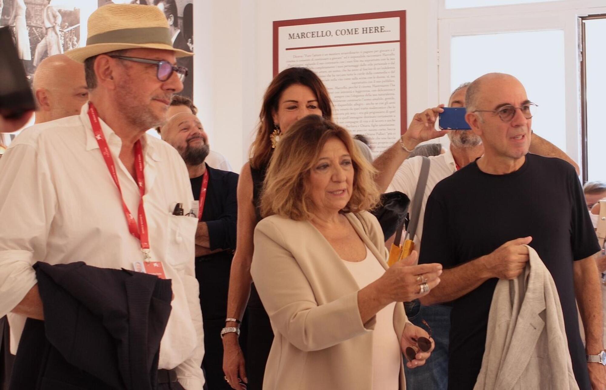 Sergio Castellitto, Laura Delli Colli e Giuseppe Tornatore alla mostra su Marcello Mastroianni