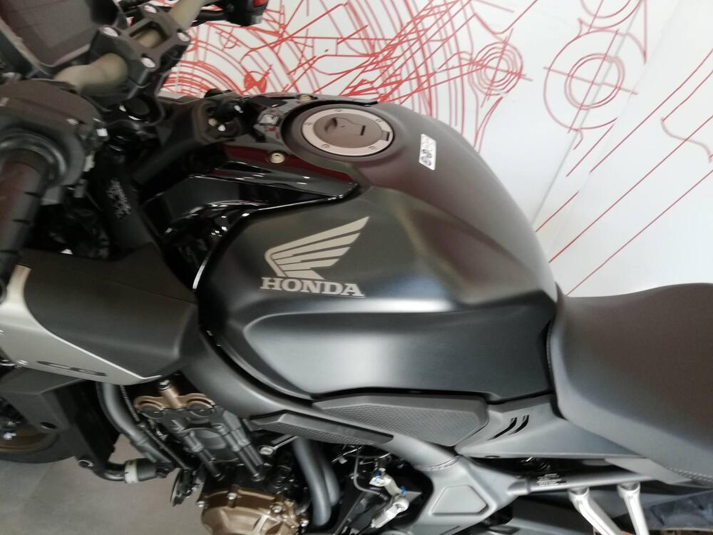 Honda CB 650 R E-Clutch (2024 - 25) (4)