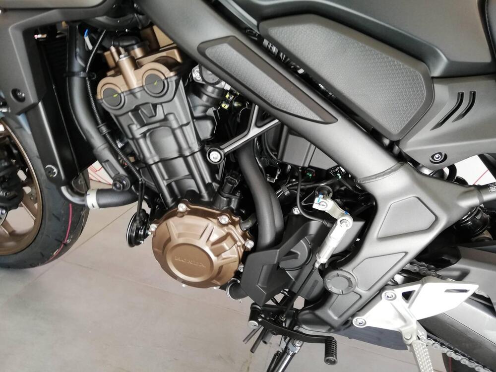 Honda CB 650 R E-Clutch (2024 - 25) (7)