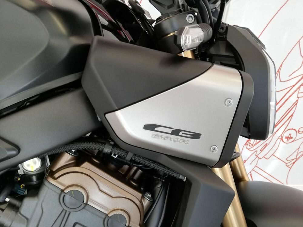 Honda CB 650 R E-Clutch (2024 - 25) (11)